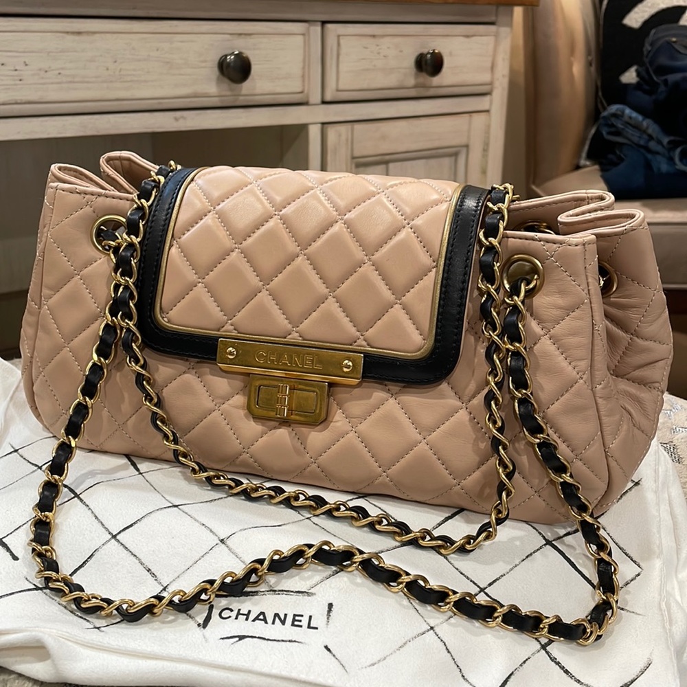 🚫🚫SOLD🚫🚫Chanel Double Chain Shoulder Bag
